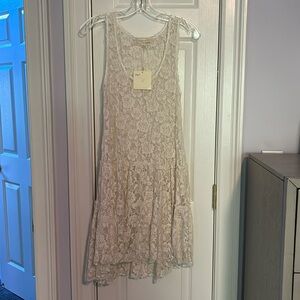 Women’s sleeveless lace dress